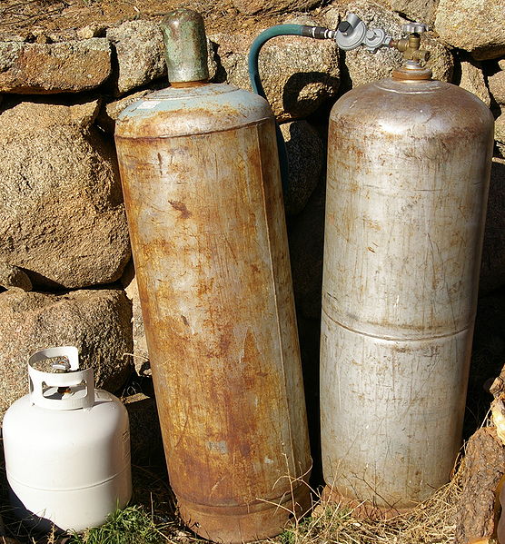 Small and large sized propane tanks.